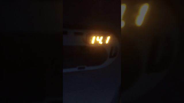 вольтметр в автомобиль Логан 2 рестайлинг. смотреть онлайн