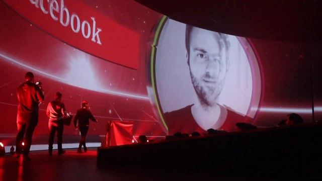 PRESENTING ON A *MASSIVE* SCREEN IN FRONT OF 3000 PEOPLE WTF (FRONTEND LOVE AMSTERDAM 2020) смотреть онлайн