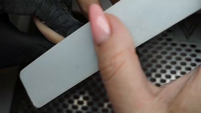 Наращивание ногтей акрилом. Покрытие гель-лаком с легким геометричексим дизайном. Тонкие линии смотреть онлайн
