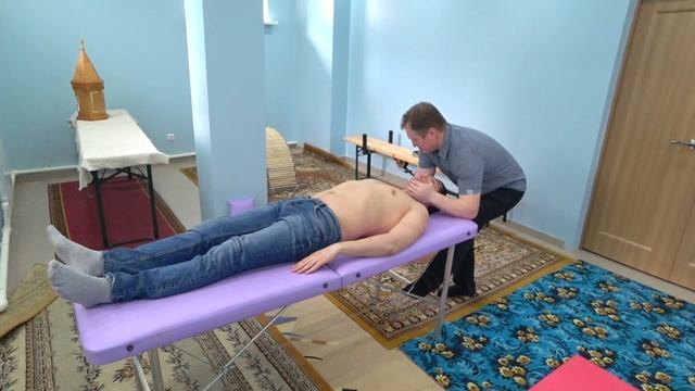 Боль между лопатками, в области лопаток. Кол между лопаток. Торакалгия? #костоправ смотреть онлайн