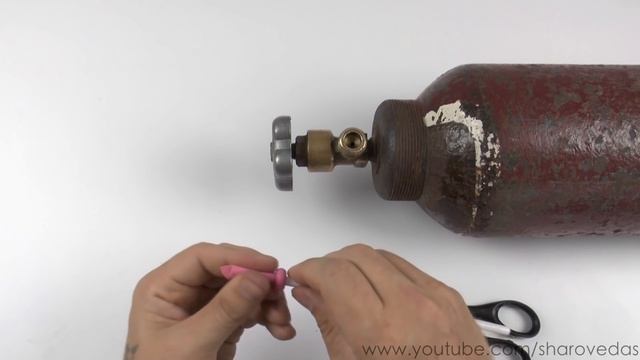 Как надуть фольгированный шар гелием? Самодельная насадка How to inflate foil balloon? смотреть онлайн