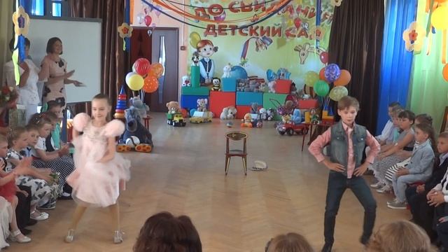 Зажигательное ча-ча-ча на выпускном в детском саду. Танцуют дети. смотреть онлайн