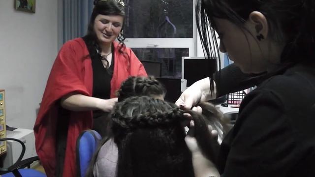 "Школа Афродиты": мастер-класс по плетению греческой косы смотреть онлайн