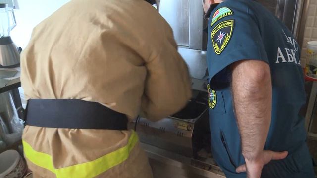 В г. Сухум произошло задымление одного из павильонов, расположенных у республиканского стадиона смотреть онлайн