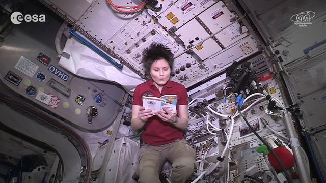 Rhymes from space: Samantha reads Gianni Rodari (in Russian) смотреть онлайн