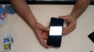 Поклейка защитного стекла на Samsung Galaxy A51 и A50