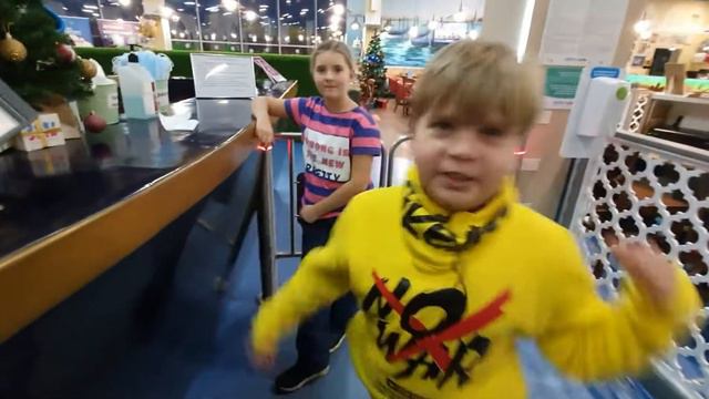 Влог🙋♂️Ёлочка🌲Адвент календари/Milka/M&M's🍬Joki Joya😍Приехала сестра🥳Новый год🥳🎁 смотреть онлайн