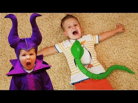 ★ Злая Малифисента и Ядовитая Змея напали на Детей Snake Attack Kids Video Snake Attack Maleficent смотреть онлайн