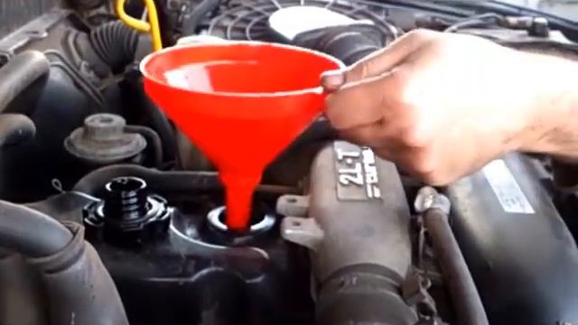 Toyota Hilux mk4 Oil & Oil Filter Change Part 2/2 смотреть онлайн