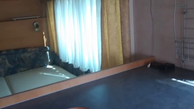 Обзор европейского дома на колёсах Adria 2002 года 5 мест с французской кроватью маркизой и палатко смотреть онлайн