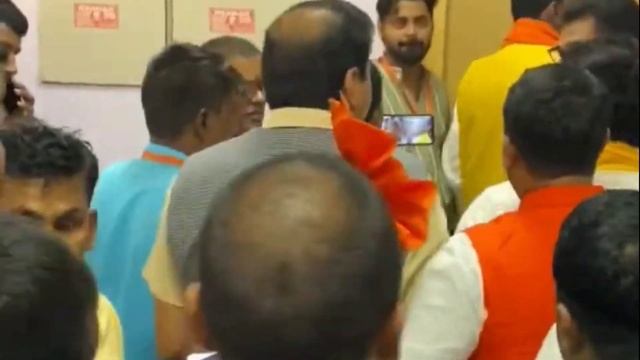 Bjp office me jaate hui Power star Pawan Singh|| Today stage show Pawan Singh ji mere Desh ki dhart смотреть онлайн