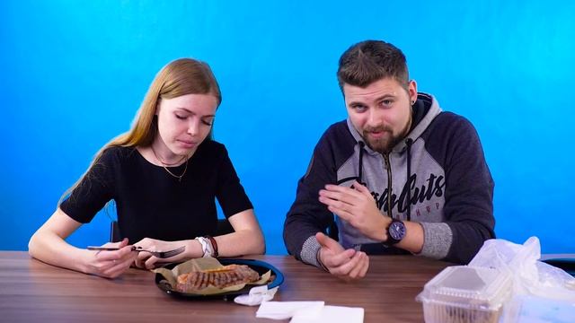 ВЕГЕТАРИАНКА ПЕРВЫЙ РАЗ ПРОБУЕТ МЯСО / VEGAN TRIES MEAT FOR THE FIRST TIME   (English Subs)
