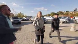 Волоса, волоса посредине колбаса