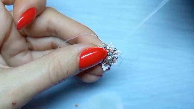 Серьги гвоздики из бисера. Маленькие сережки своими руками. Бисероплетение для начинающих. Бижутери смотреть онлайн