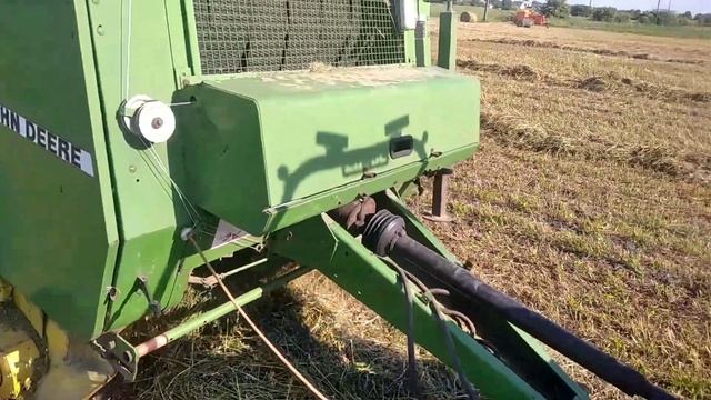 китайский трактор и рулонный прессподборщик...