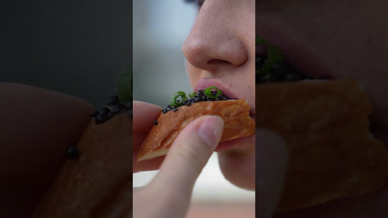 Черная икра. Удовольствие в каждом укусе #shorts смотреть онлайн