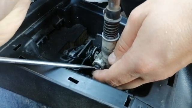 Ремонт кулисы коробки переключения передач КПП в автомобиле volkswagen passat b3 смотреть онлайн