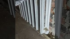 Как штукатурить за батареей