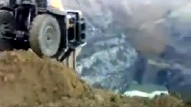 Белаз в отвале.mp4 смотреть онлайн