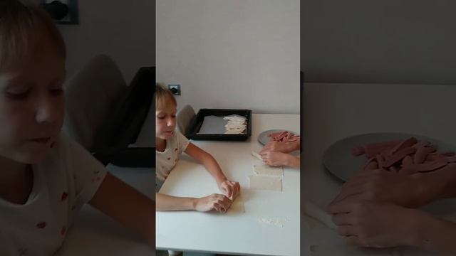 Сосиски в тесте от Марты и Эммы смотреть онлайн