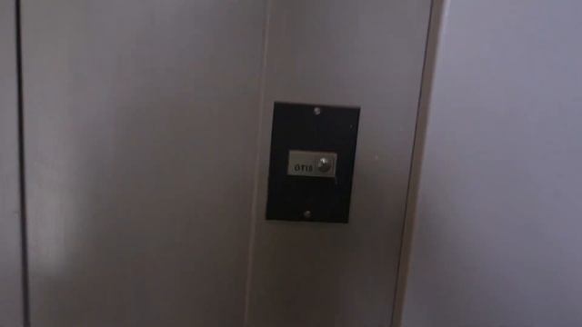 (Необычные двери) Лифт OTIS Europa 2000 @ Ул. Чаплыгина, 39 с. 1 смотреть онлайн