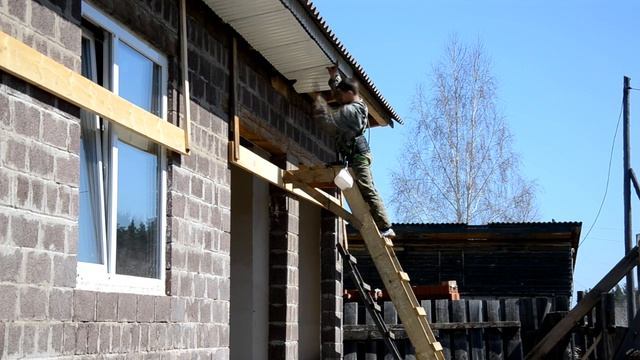 Как мы строили крышу дома своими руками// Работа проделанная за 2 года смотреть онлайн