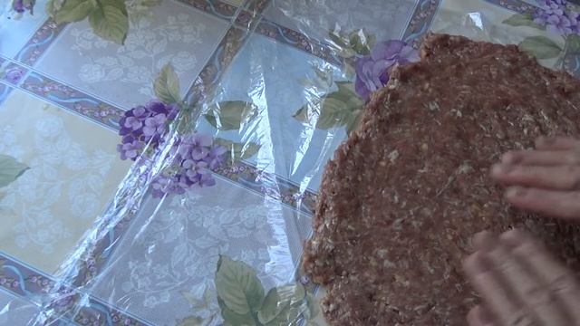Мясной рулет с секретом. смотреть онлайн