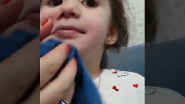 Косметическая салфетка, снимаем зеленку с лица ребенка смотреть онлайн