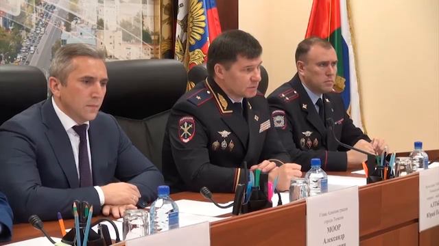 Начальник областного полицейского главка Юрий Алтынов представил личному составу нового руководител смотреть онлайн
