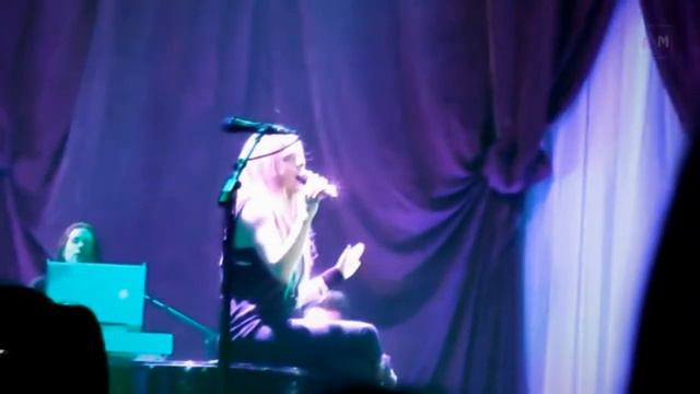 09 - Avril Lavigne - When You're Gone - Live In Milano, Italy 11-09-2011 HD Www.avril-media.com