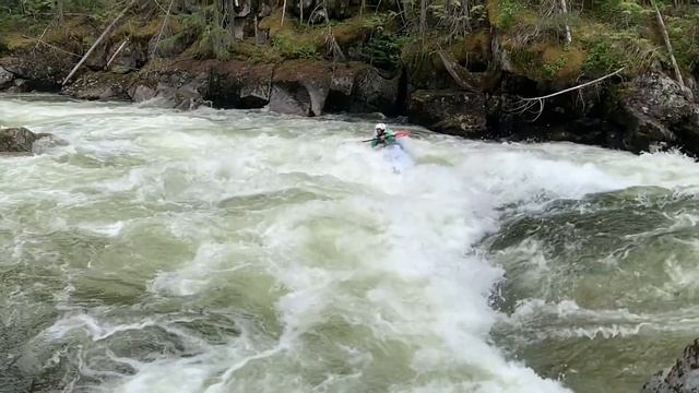 Whitewater Kayak - Granby River, BC - Rodeo (approx flow of 130 CMS) смотреть онлайн