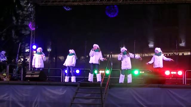 2016-12-17 Лена Трофимчук, Маша Титович и ансамбль 7НОТ - Новый ГОД смотреть онлайн