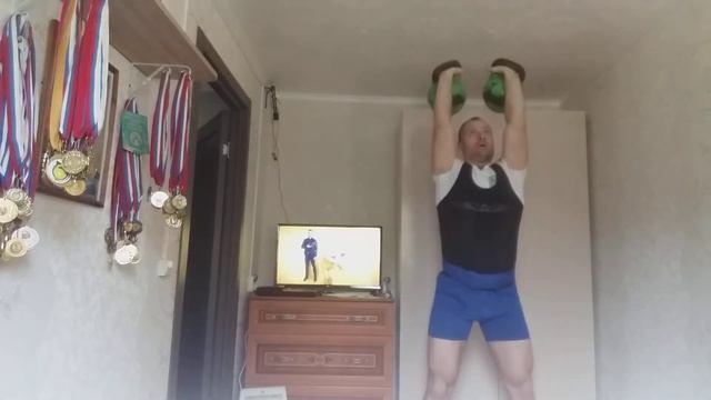Тренировка толчка гири по 26 кг 60,40,30,25 отдых 3 мин 14.11.19 смотреть онлайн