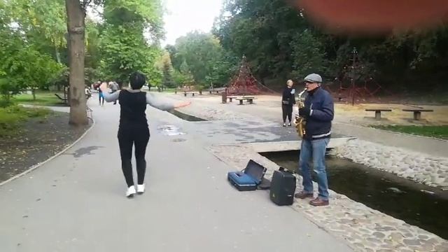 САКСОФОН?ИГОРЬ ВОСКОБОЙНИК И ТАНЦЫ ОЛЕНЬКИ! смотреть онлайн