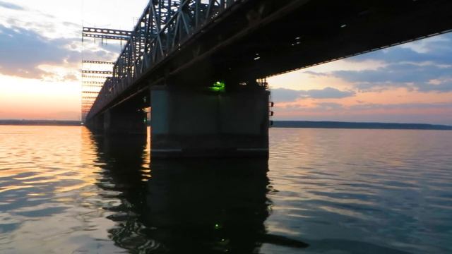 Ульяновск - Река Волга. Проход Императорского моста ранним утром смотреть онлайн