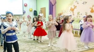 Песенка о маме 8 марта старшая группа.