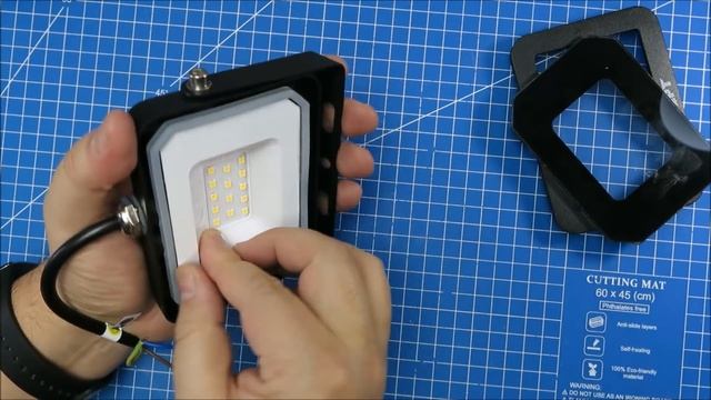 Светодиодные прожекторы на 20 Вт и 1700 Лм смотреть онлайн