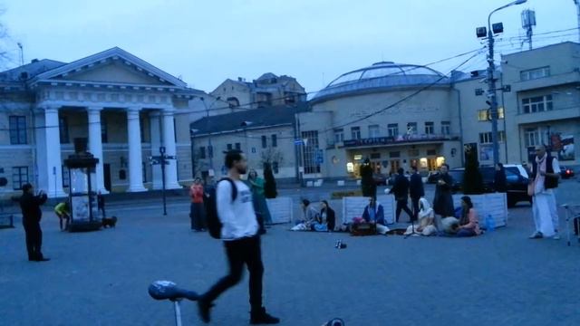 Уличные певцы из Индии.Контрактовая площадь. смотреть онлайн