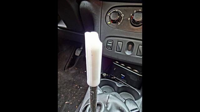 Cambiar el pomo de un Renault / Dacia смотреть онлайн