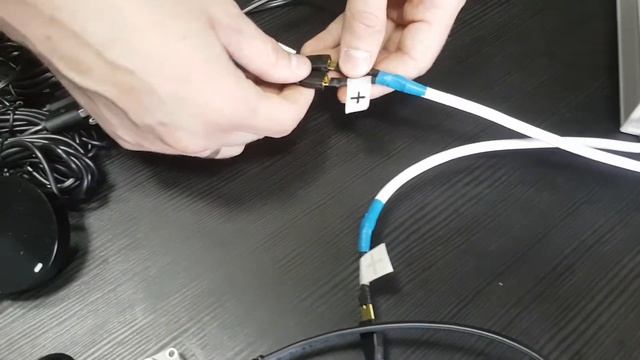 Очередной умный стол с 6-ю беспроводными зарядками...