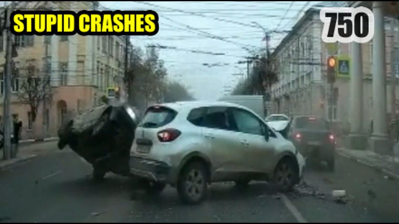 Stupid driving mistakes 750 (November 2022 English subtitles) смотреть онлайн
