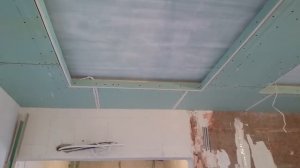 как сделать подсветку потолка : бортик с полкой для светодиодной ленты . Монтаж гипсокартона.