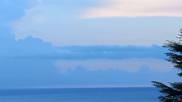 1 énorme Orage en mer vue de Nice - Saint Laurent du var en direction Italie смотреть онлайн