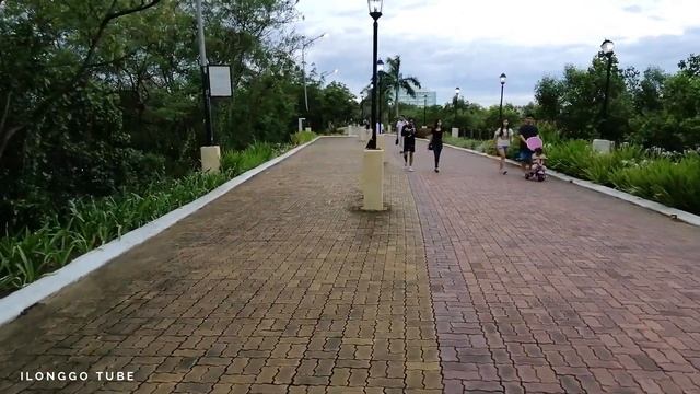 Walking Tour of Iloilo River Esplanade - Iloilo Travel Guide 2019 [HD] смотреть онлайн