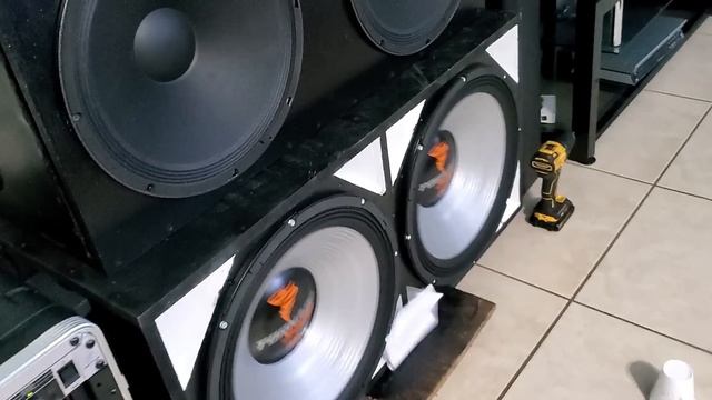 Test Qsc 5050 Woofers Jbl 18 Bass