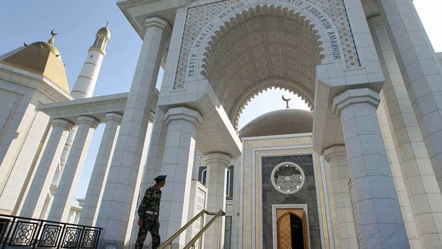 В Туркмении оставили без ограничений посещение мечетей на фоне пандемии смотреть онлайн