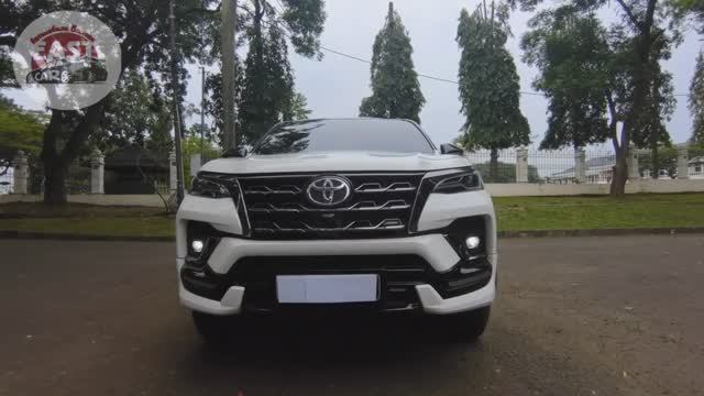 2022 Toyota Fortuner 2.4 Diesel GR Sport - Детали интерьера и экстерьера. смотреть онлайн