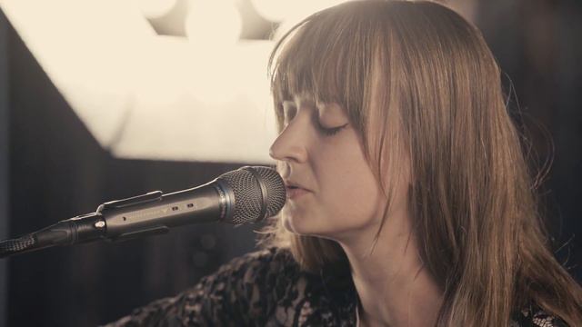 Carmina Reyes - Train To A Better Home - Fender Paramount Contest 2016 смотреть онлайн