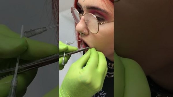 DAHLIA AND SNAKE BITE PIERCING IN ONE SESSION!!