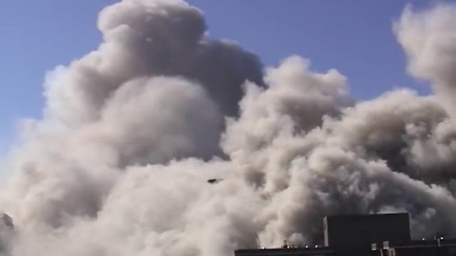 WTC Tower 1 spire falls, cloud ensues, gunshots heard смотреть онлайн